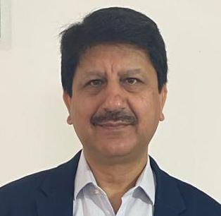 Portrait of Naresh Rattan, Founder & CEO of FutureEdge Leadership & Consulting